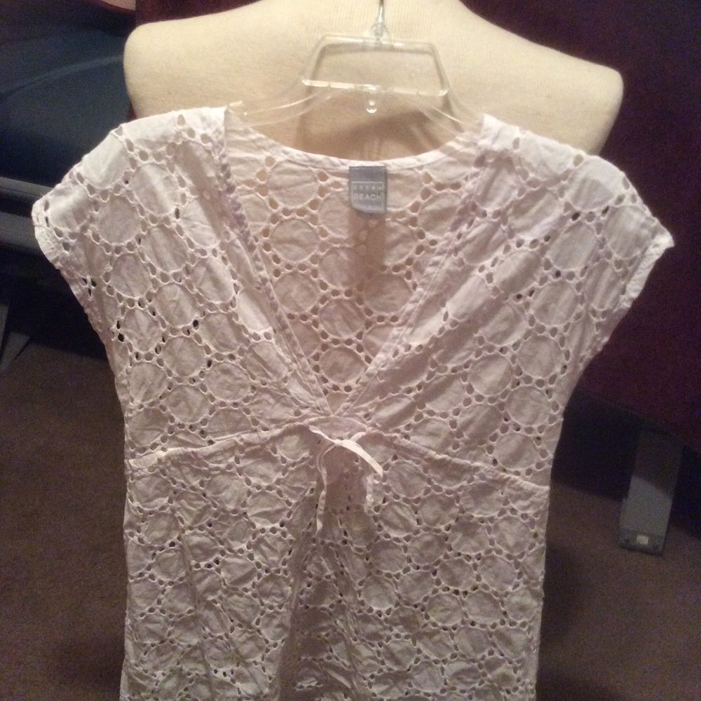 Dream Beach size medium sleeves eyelet cover up
